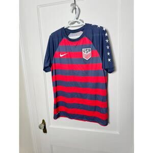 Nike Tee Team USA 2017 Gold Cup Soccer T Shirt Stars Stripes Red Poly Medium